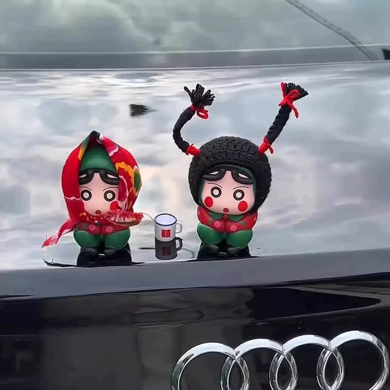 Автомобильные украшения Cuihua Village Flower Crayon Shinchan Creative Car Net Red Decorative EV Craws Kule подвеска