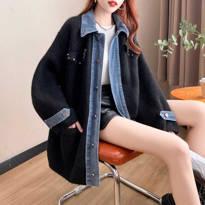 Damenbekleidung Neues Herbst- und Winterdesign, mittellange Pulloverjacke im Denim-Spleißen für Damen, lockerer und modischer Strickjackentrend_voghion.com
