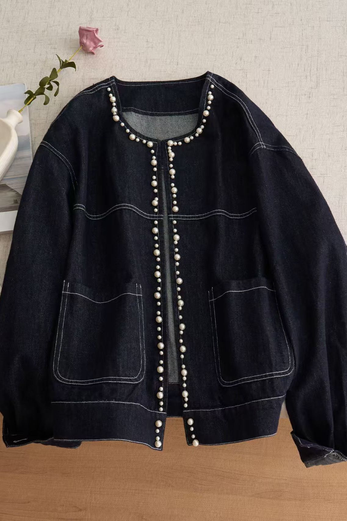 Dark Blue Round Neck Denim Jacket for Women in Autumn New Sweet Age-Reducing Beaded Design Short Top