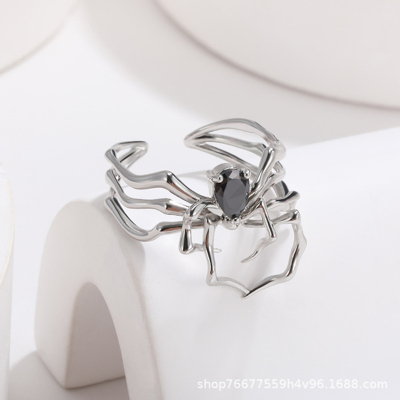Cross-border Spider Nail Ring Female Niche Design Dark High-end Light Luxury Finger Ring New Cold Wind Nail Buckle Fashion