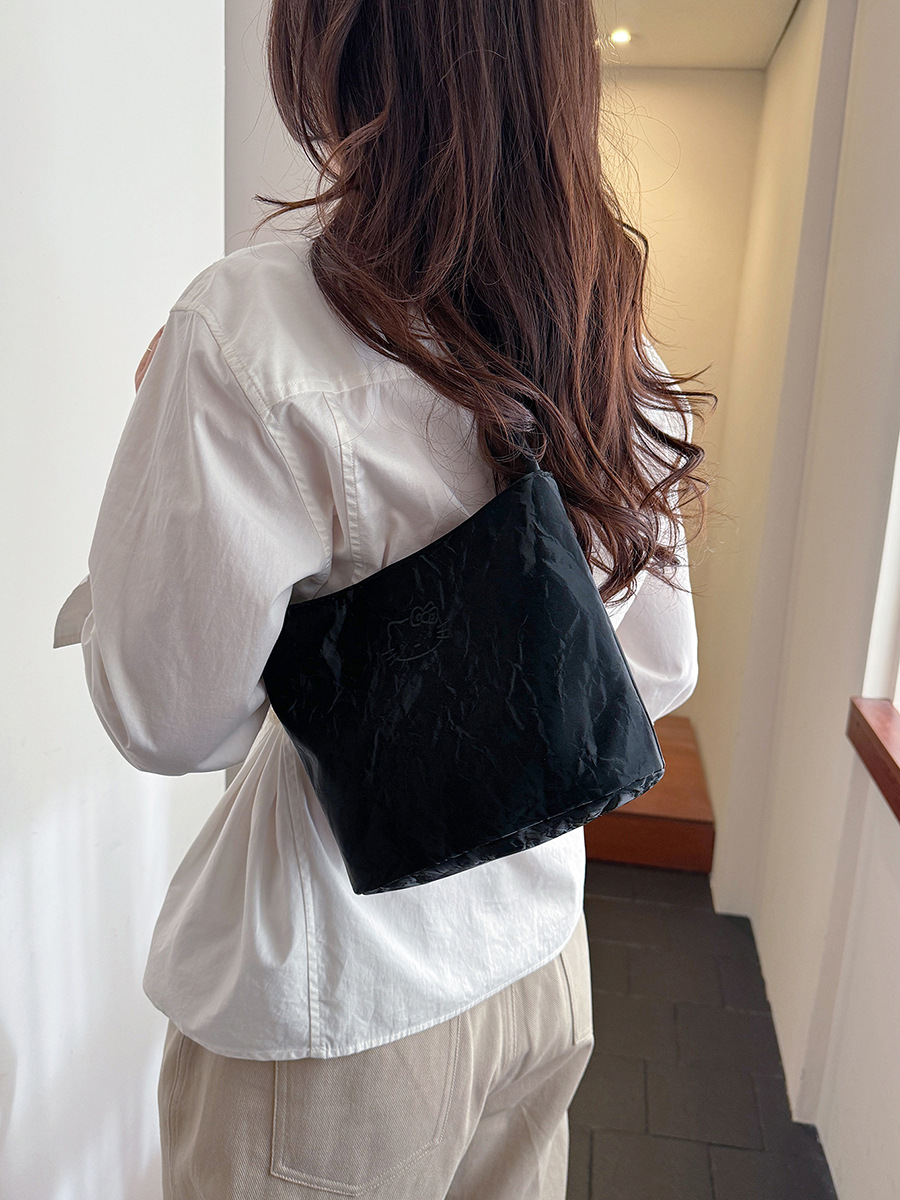 Cartoon one-shoulder bag, with embroidery, South Korea