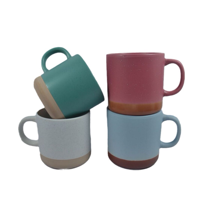 つや消しの2色は陶磁器の杯をつづり合わせてマグカップを噴き出します。|undefined