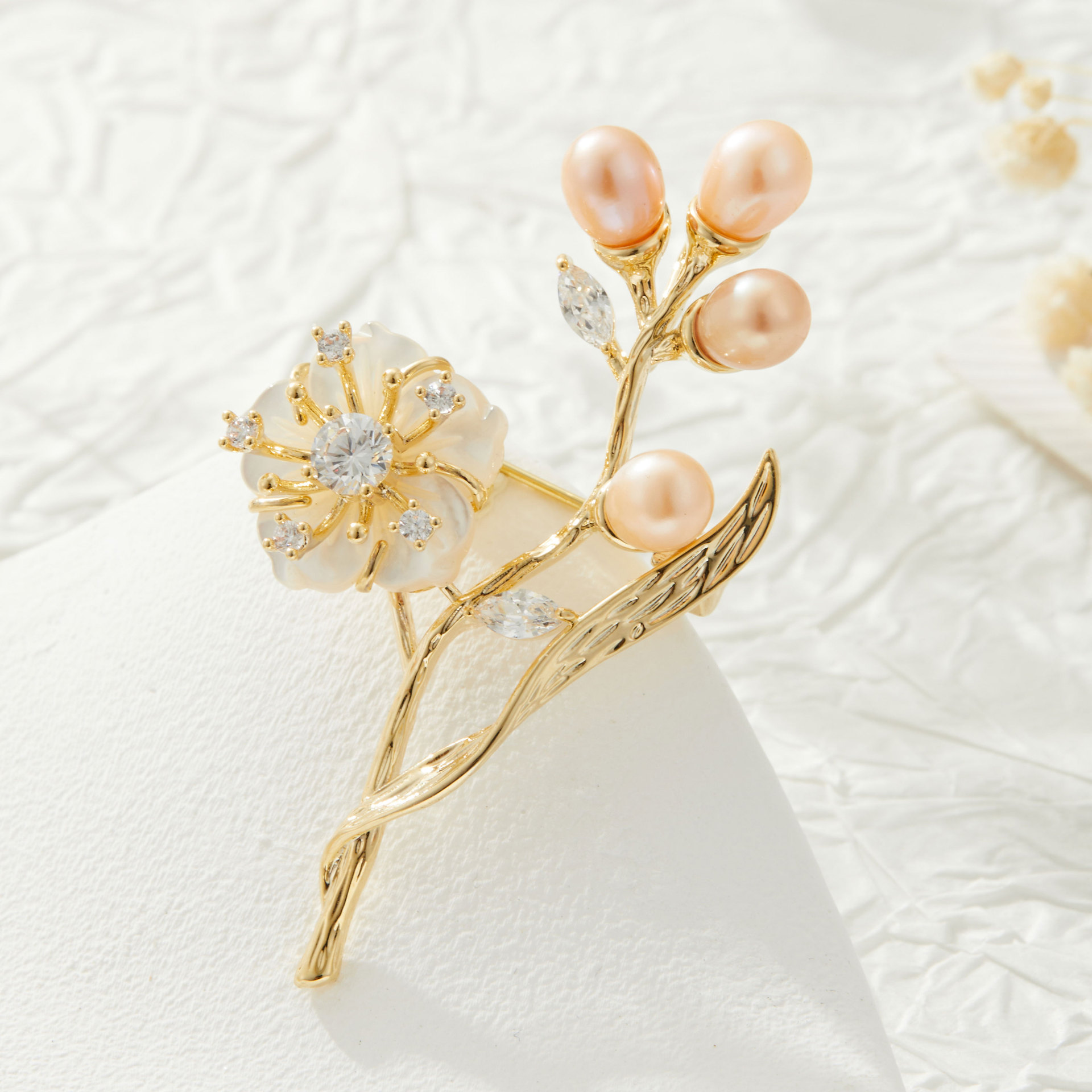 Retro Elegant Freshwater Mother-Of-Pearl Flower Brooch Dual-Purpose High-End Pendant Corsage New Exquisite Female Brooch