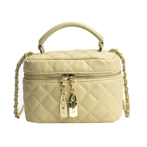 2024 New Water Bucket Bag with Herringbone Pattern, Large Capacity Street Fashion Handheld Makeup Bag, Single Shoulder or Crossbody with Small Chain, Women's Bag