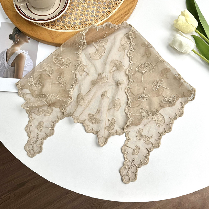 Pañuelo floral de encaje retro de estilo francés para mujer, turbante dulce junto al mar, diadema triangular artística versión coreana de moda.