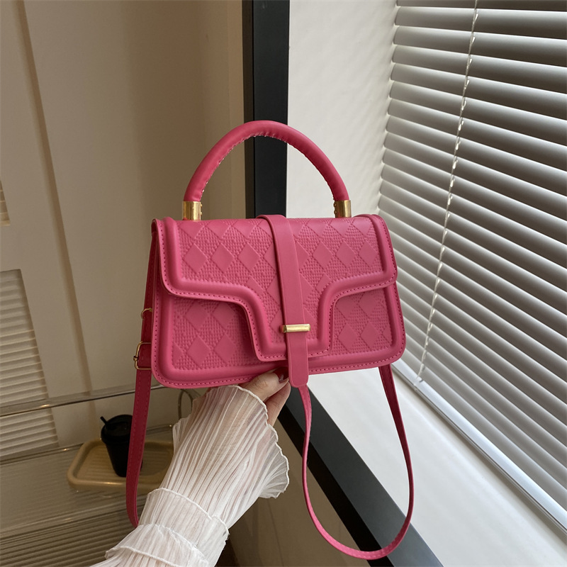 Elegant simple fashion this year popular textured handbag 2023 Summer new western style shoulder crossbody small square bag