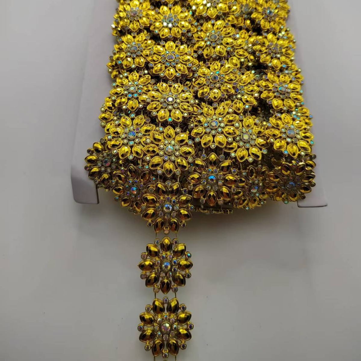 의상 액세서리, 의류 액세서리, 다이아몬드 꽃 도매가 있는 단일 행, 스레드 드릴, 네트 드릴, 플라스틱 행 드릴, 신발 및 모자 장식