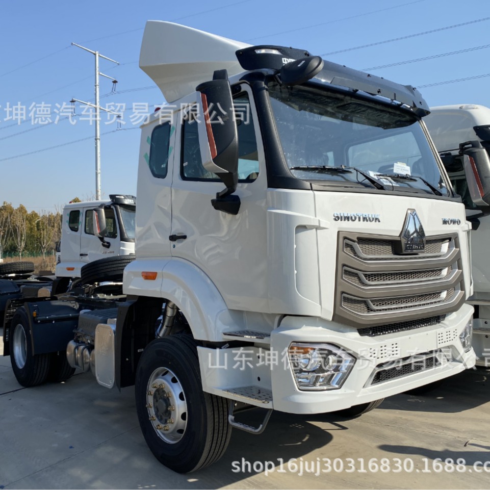 6轮中国重汽豪沃N 4x2 国二排放牵引卡车出口电话18953179828