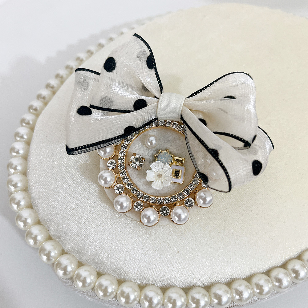 Spilla a fiocco con perle elegante accessorio versatile_voghion.com