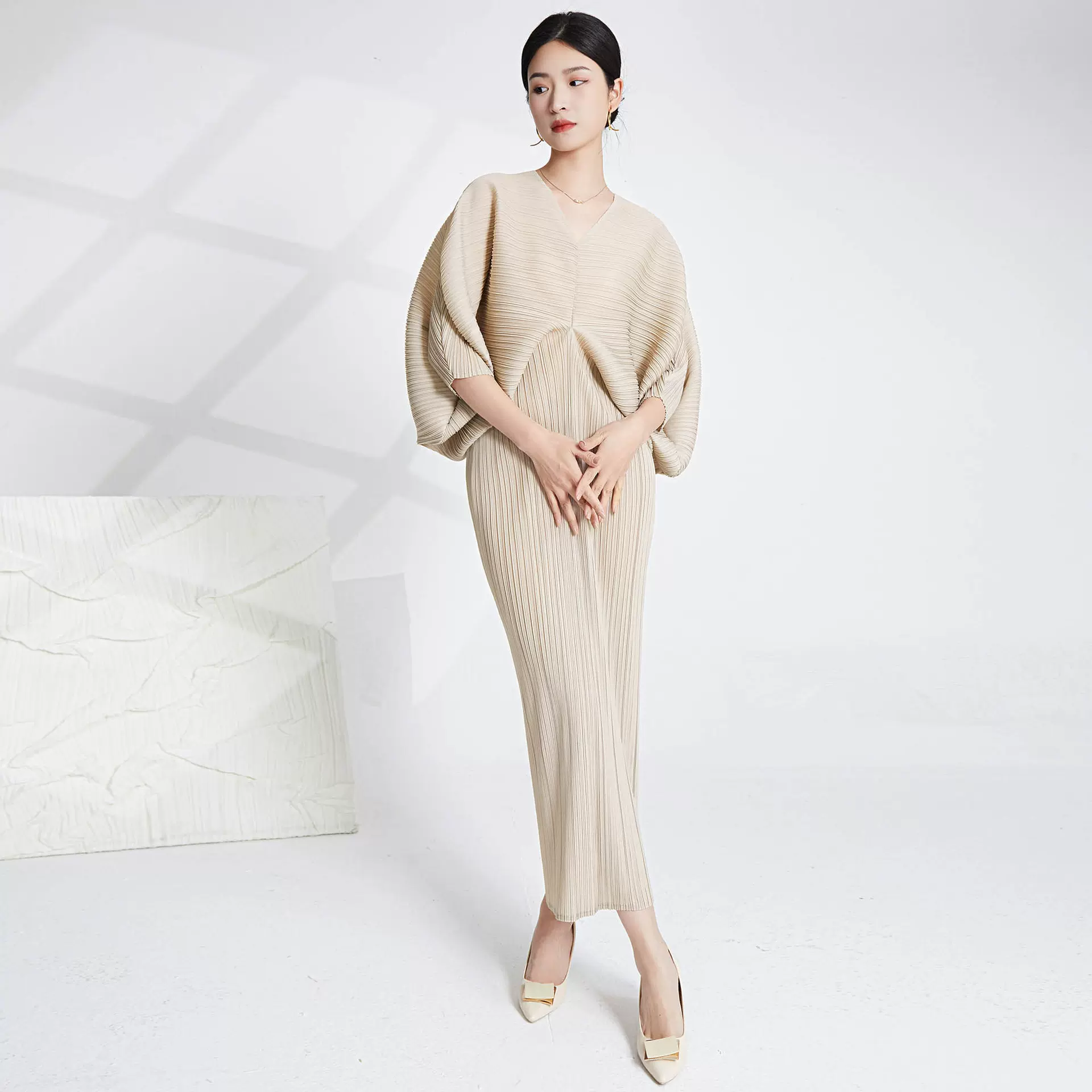 外贸女装新款三宅裙子夏季气质时尚宽松蝙蝠袖v领长款褶皱连衣裙