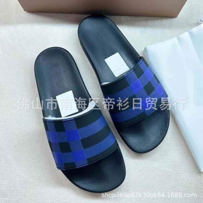 파란색과 검정색의 촘촘한 격자 무늬