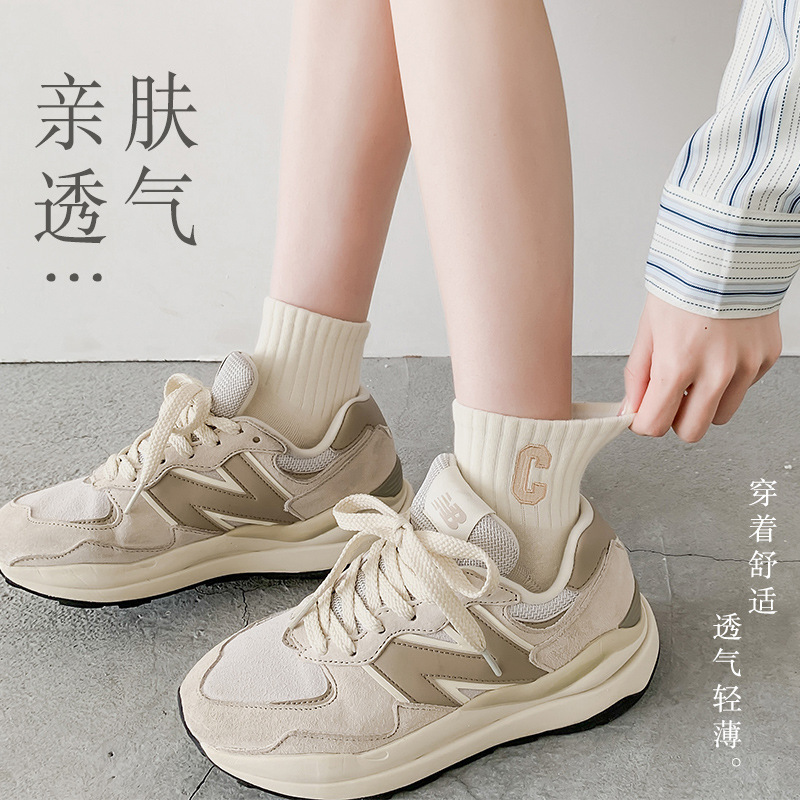 靴下の女性春秋タイプの中筒靴下insファッション百合刺繍Cアルファベット運動レジャーソックス卸売り|undefined