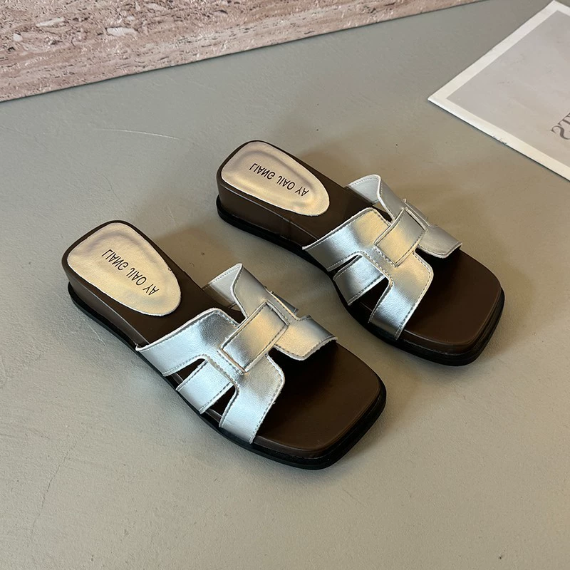 Женские летние шлепанцы 2025 года, корейский стиль, модные, цветные, квадратный носок, пляжная обувь для улицы.