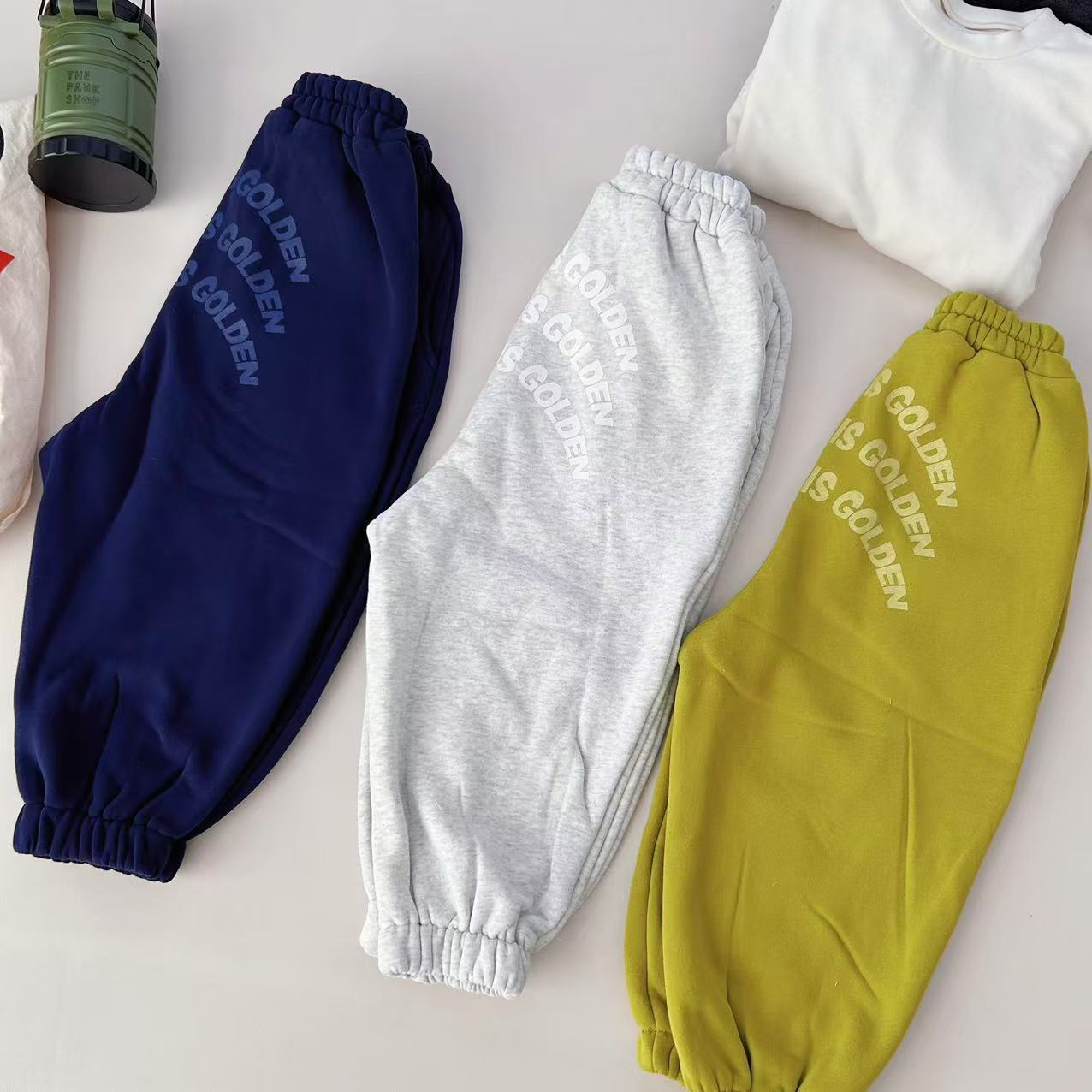 现货2024冬季男女儿童印花字母束脚口一体绒保暖加厚运动长裤卫裤