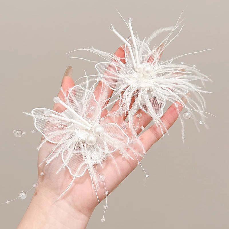 Pin de pelo de plumas blancas esponjosas mujeres 2025 nuevo clips lateral frisa de alto nivel sensación fría arco de viento tocado