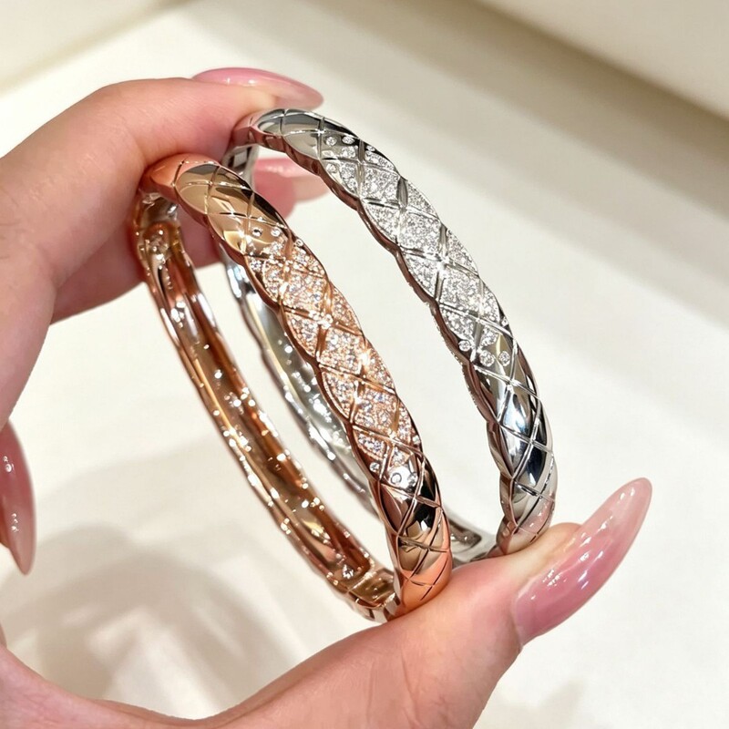 Coco diamond-patterned bracelet for women, high-end, diamond-embellished, wide band, light luxury, niche design, diamond pattern, Chanel-style wrist accessory