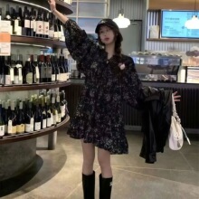 法式复古冬季2025黑色碎花连衣裙新款小个子长袖宽松显瘦娃娃网纱