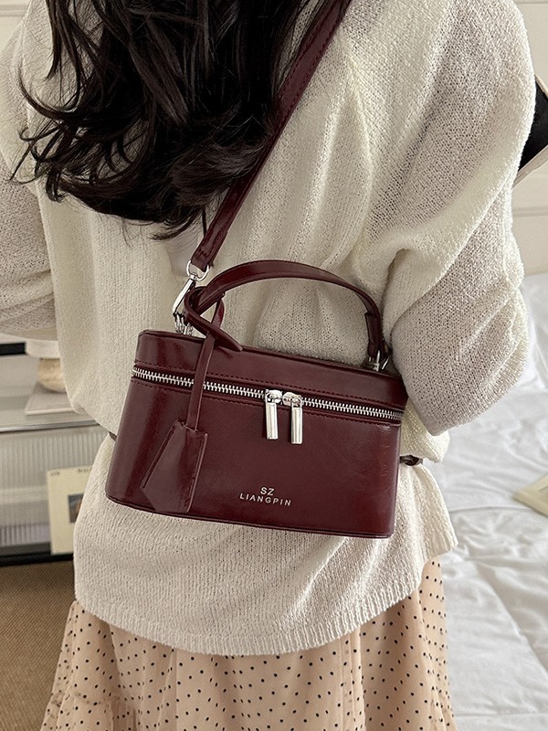Bolsa de mano caliente para mujeres 2026 nuevo nicho zhong lujo ligero bolso de caja casual simple bolso de mochila