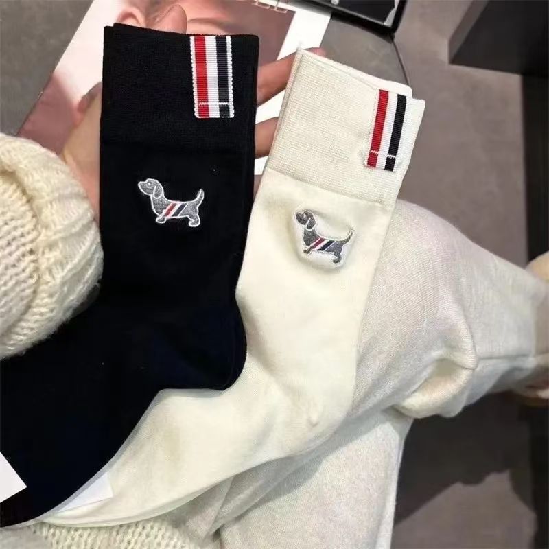 襪子女小眾簡約刺繡布標情侶襪基礎款黑白可愛小狗布標英倫中筒襪