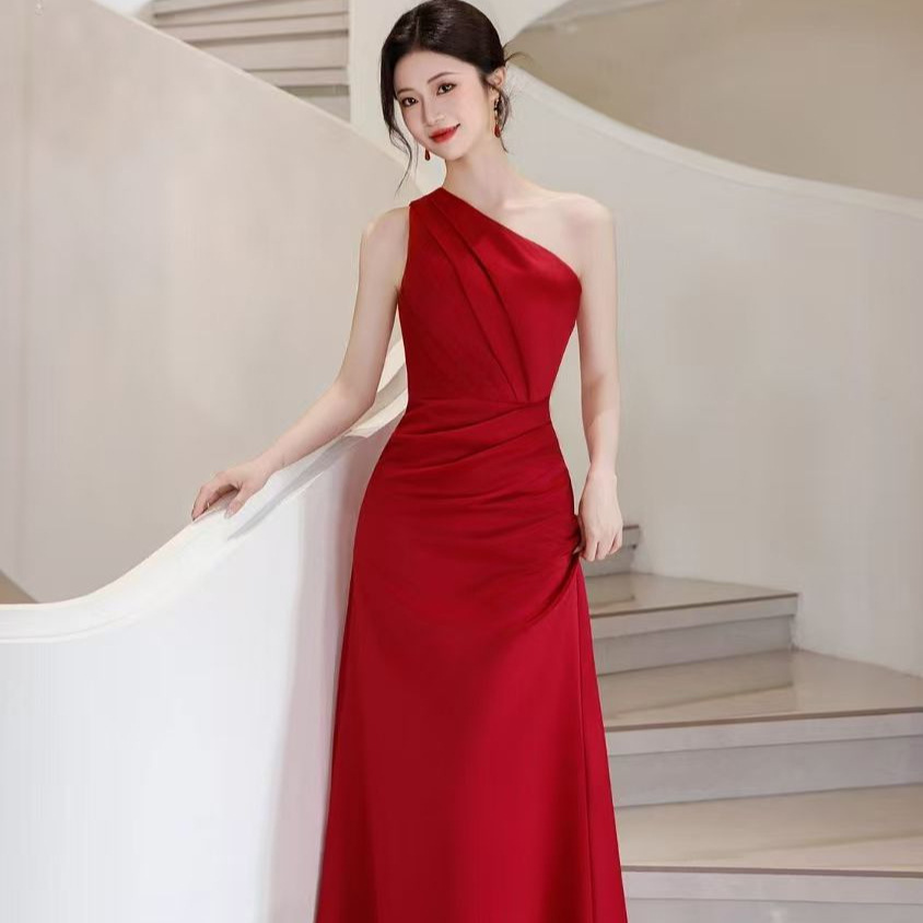 敬酒服新娘结婚订婚礼服裙轻奢小众高端精致红色缎面宴会连衣裙女