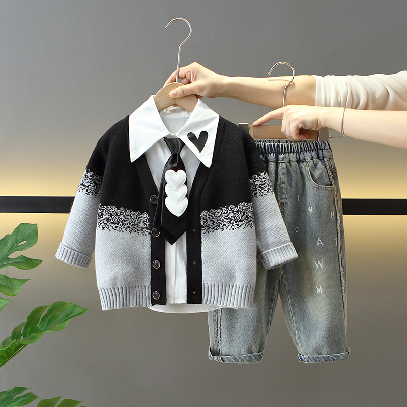 7670 traje de suéter de primavera para niños 2025 nueva ropa de primavera y otoño para niños suéter de punto de bebé de tres piezas de moda