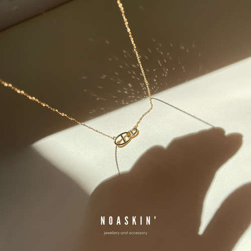 Classic Pig Nose Necklace for Women - S925 Pure Silver Plated with 18K Gold, Charming and Versatile Lockchain with a Touch of Elegance