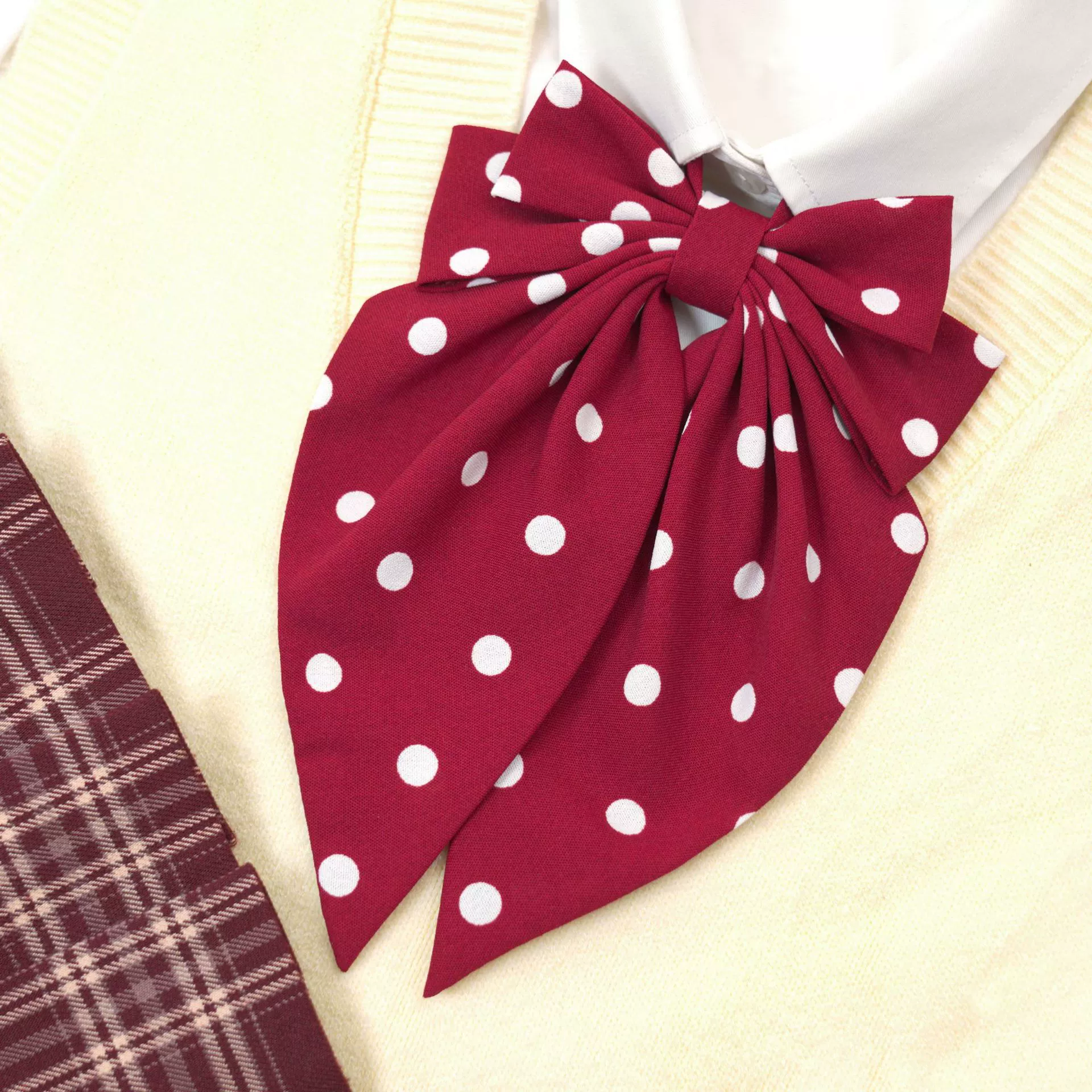 Genuine Japanese student pleated skirt, bow tie with bow for elementary school students