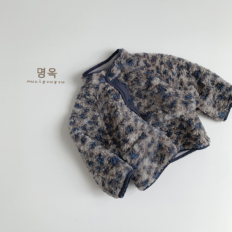Hombres y mujeres bebés coreanos estilo japonés chaqueta cálida de invierno nuevo estilo coreano estilo ropa infantil estampado leopardo una chaqueta de peluche