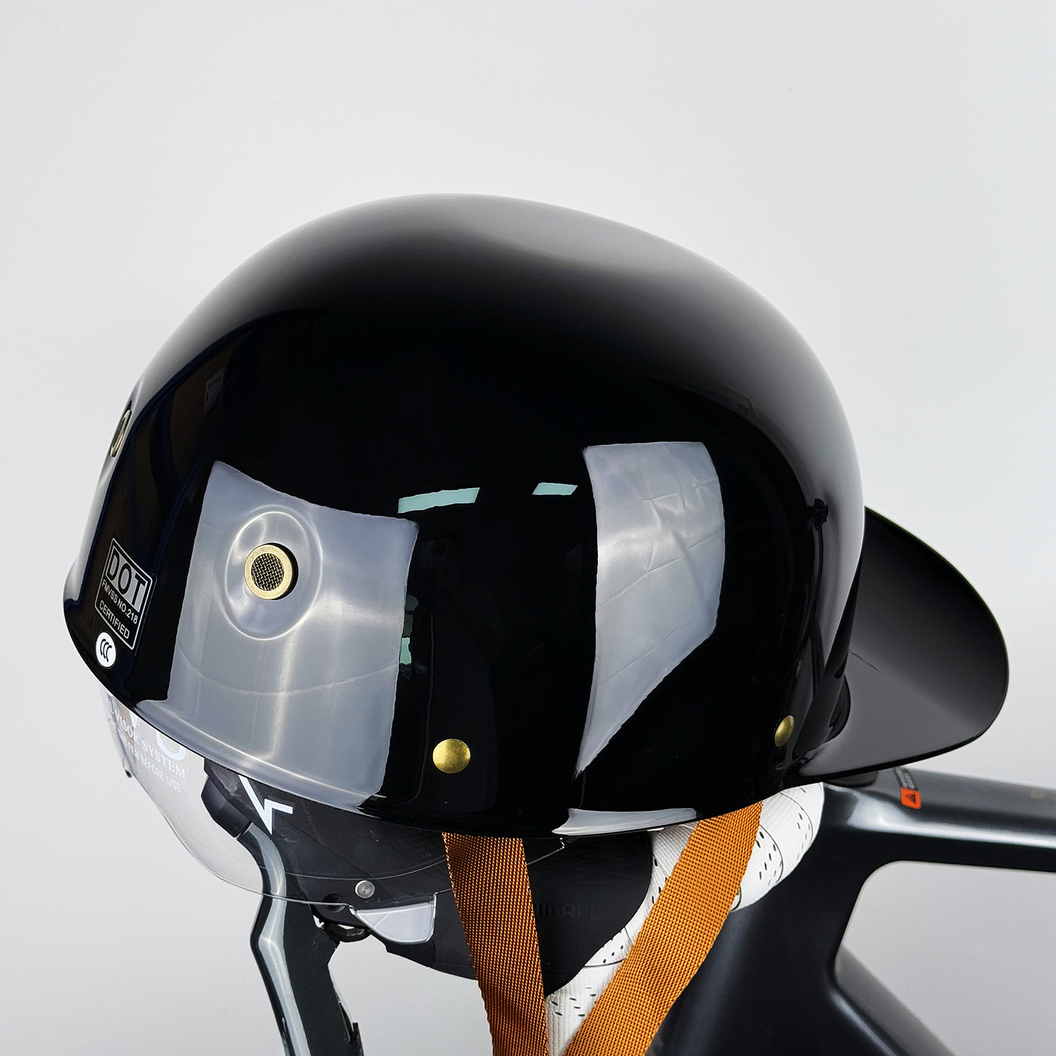 밝은 검정색 투명 렌즈