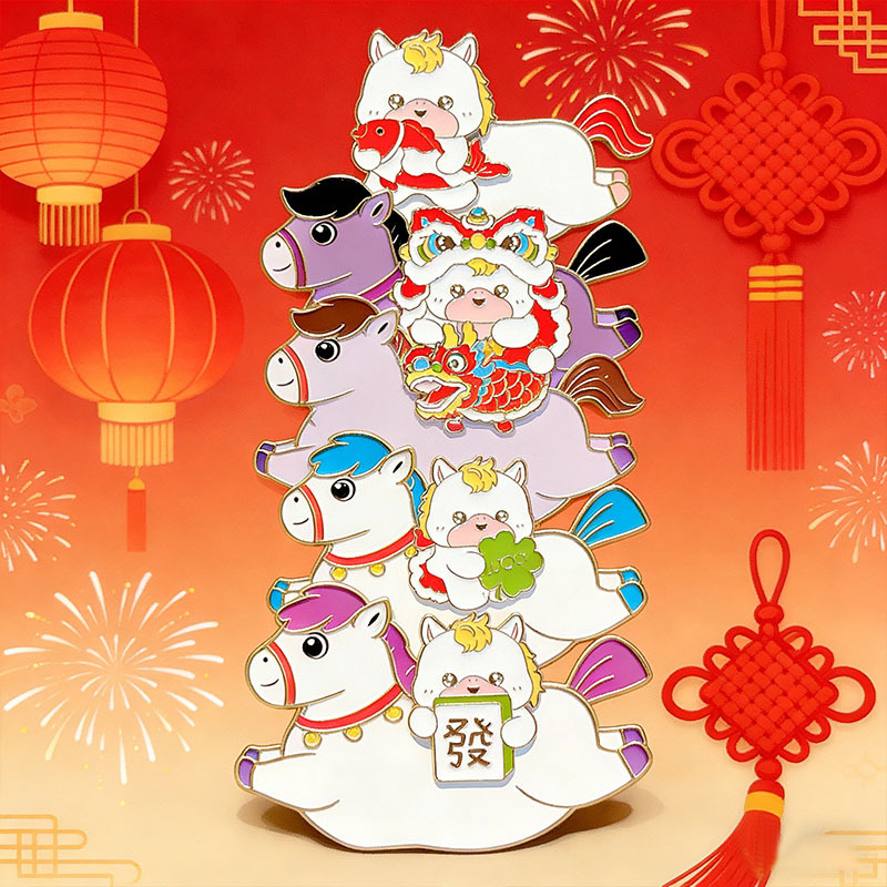 2026 año del caballo broche año nuevo año de la vida adorable cartón de dibujos animados insignia de metal bolsa ropa decoración regalos al por mayor
