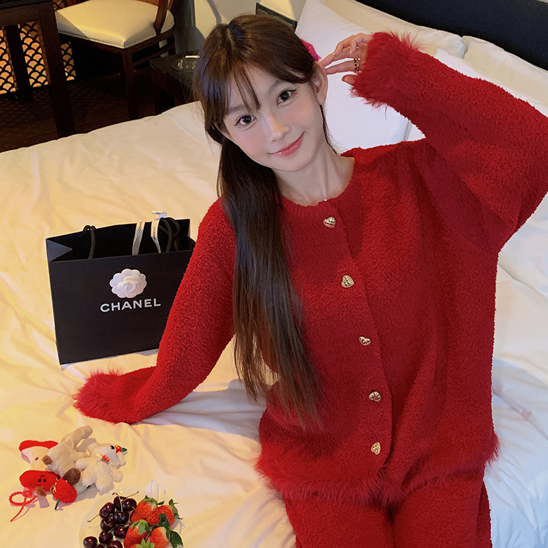 Thickened and Fleece-Lined Warm Knit Plush Heart Button Sweet and Soft Pajamas for Women, Suitable for Autumn and Winter, Can Be Worn Outside as Loungewear