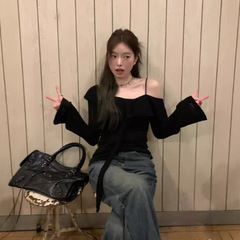 早秋黒一字肩長袖日焼け止めニットtシャツ女装薄手デザイン感肩ストラップ上着潮