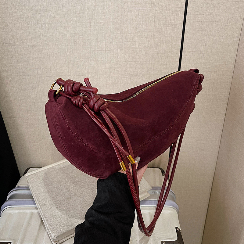 秋冬の超火の小さい大衆のスエードの皮の毛の包みの女性の2025新型の百合の斜めのショルダーバッグの肩の脇の下のギョーザの包み|undefined