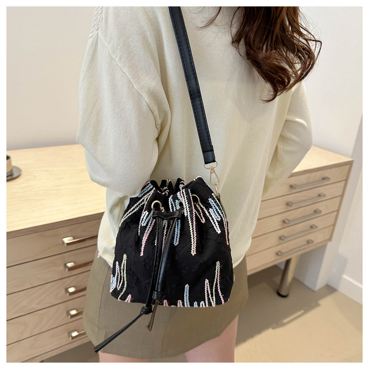 Single-shoulder bag, Korean-style drawstring, fresh and girlish crossbody bag, large capacity, commuting, casual, quality and versatile, Chinese-style bucket bag undefined