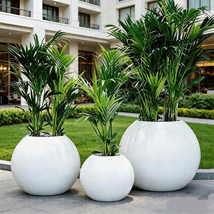 New Landscape White Fiberglass Flower Pot, Large Round Painted Outdoor Planter for Square Malls New Landscape White Fiberglass Flower Pot, Large Round Painted Outdoor Planter for Square Malls
