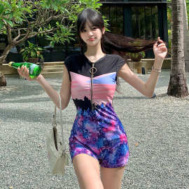 泳衣女2025新款纯欲风气质显瘦高级感简约保守拉链连体平角裤泳装