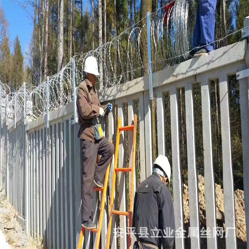 刀片刺绳 高铁用刺丝滚笼后热镀支架 热镀锌120克 270克刀片刺丝