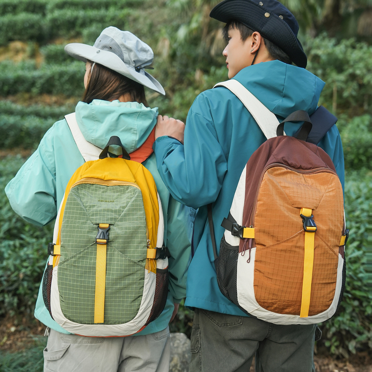 Outdoor Hiking Mountaineering Bag for Women Lightweight 20 Liter Waterproof Small Backpack Lightweight Short-Distance Travel Backpack for Men Hiking