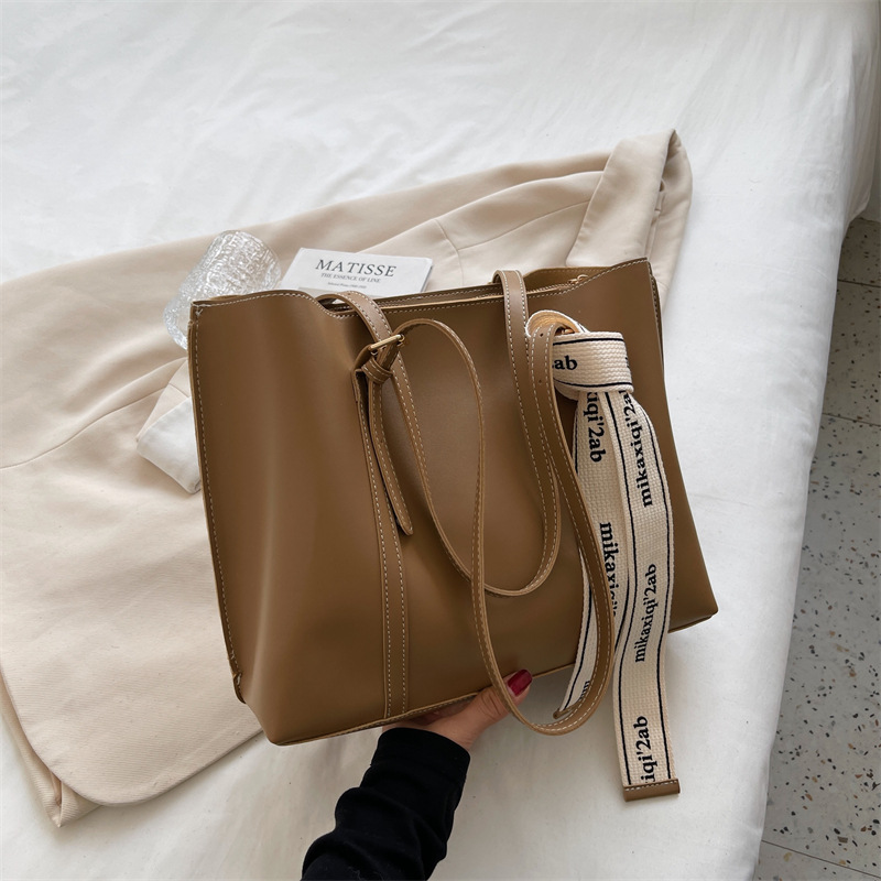 High-quality Vintage Women's 2026 New Trendy Stylish Shoulder Commuter Popular Soft Leather Tote Bag_voghion.com