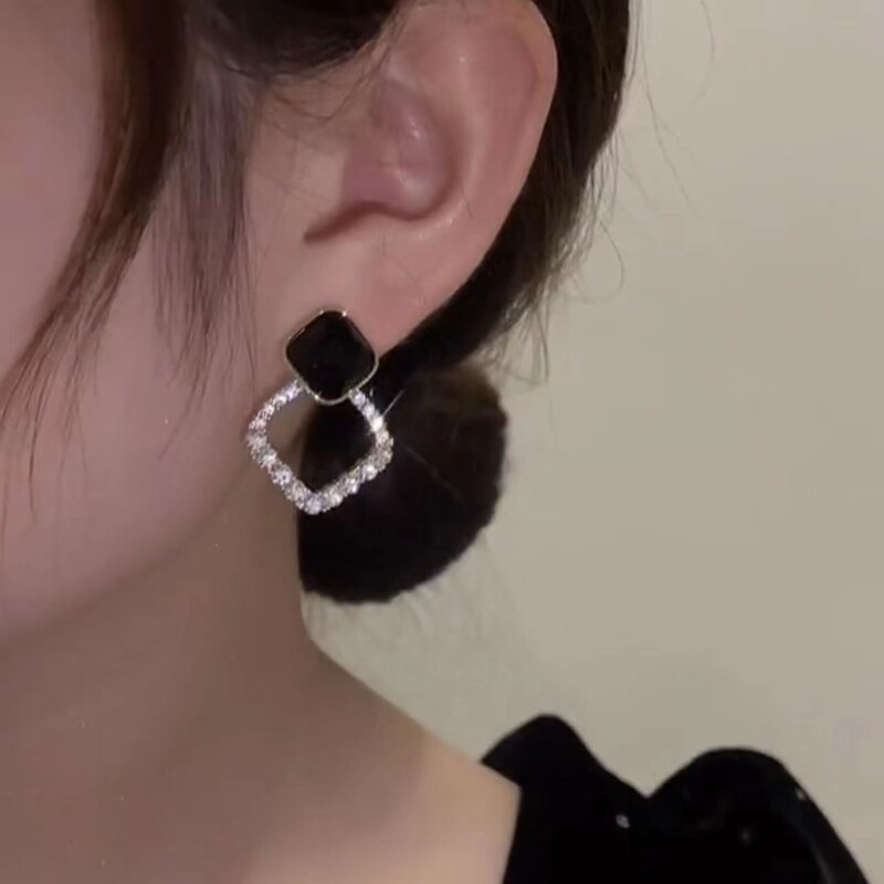 Korean Fashion Design Double Rhombus 2023 New Versatile Personalized Black and White Color Matching Geometric Earrings