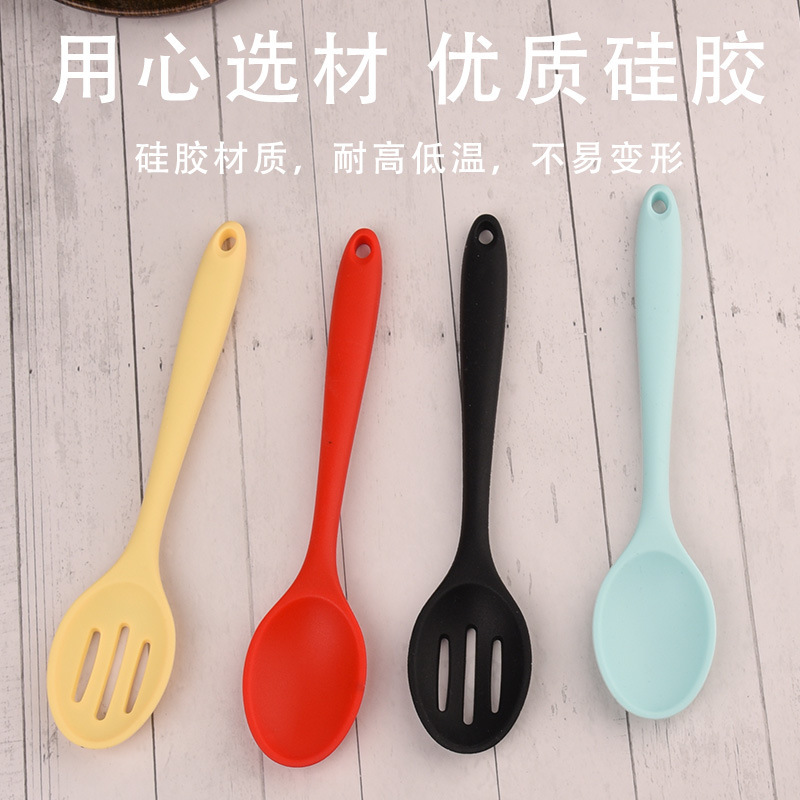 子供の安全な食事のスプーンの食品級のシリコンのスプーンは高温に耐えます。|undefined