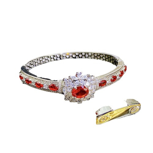 Luxury Light Luxury Sense Flower Clasp Bracelet, Versatile Retro Diamond-Impregnated Imitation Natural pigeon blood gemstone gemstone bracelet for women