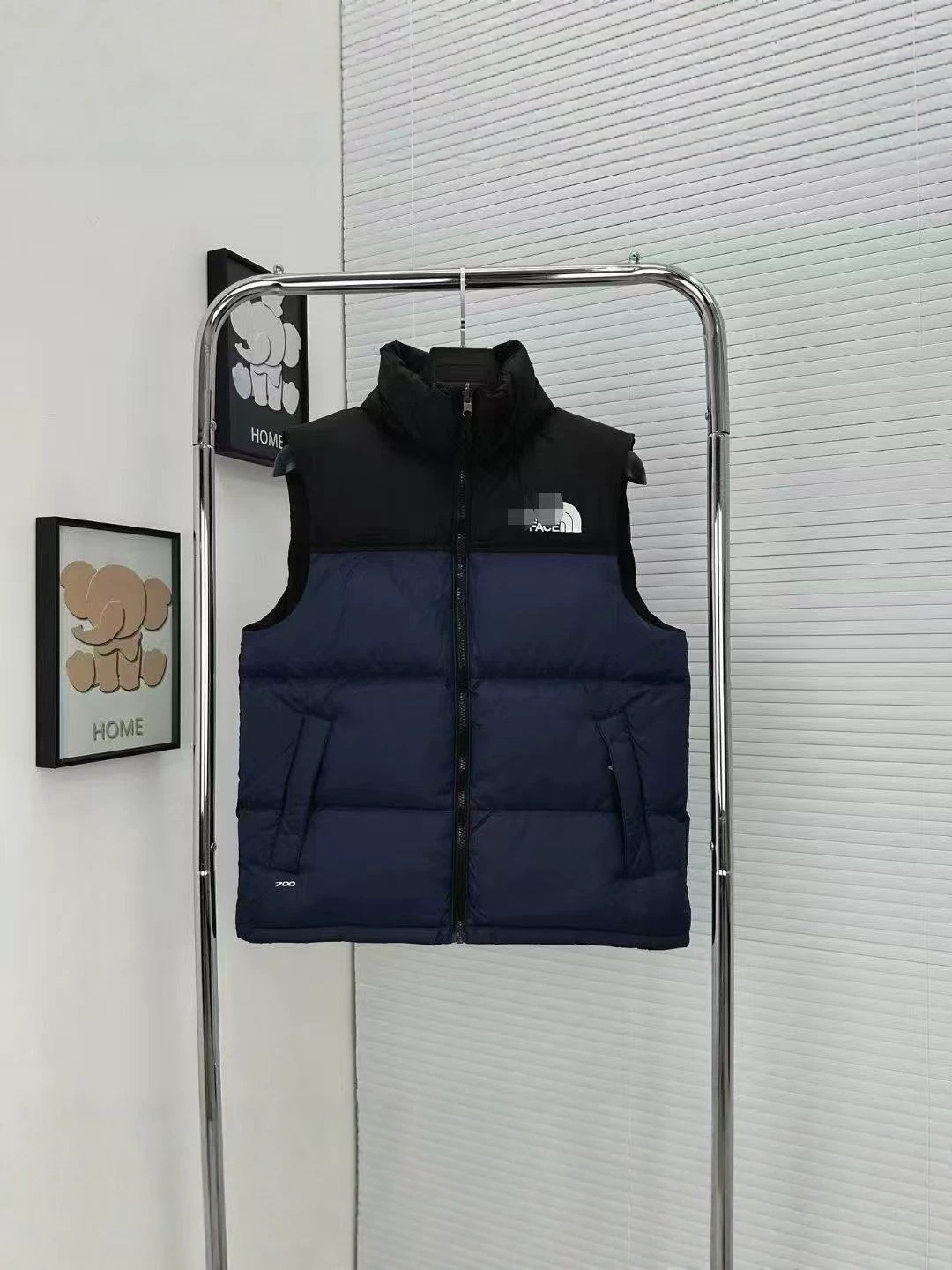 El mismo chaleco de algodón de cuello alto de la familia del norte, las mujeres se mantienen calientes en otoño e invierno, abrigos sin mangas, moda y chalecos de hombro de pareja. image 5