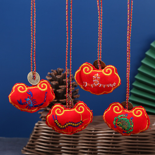 Traditional Dragon Boat Festival mugwort scented pouch with five poisons for peace, peace powder mosquito-repelling incense bag hanging ornament Yiwu small commodity wholesale