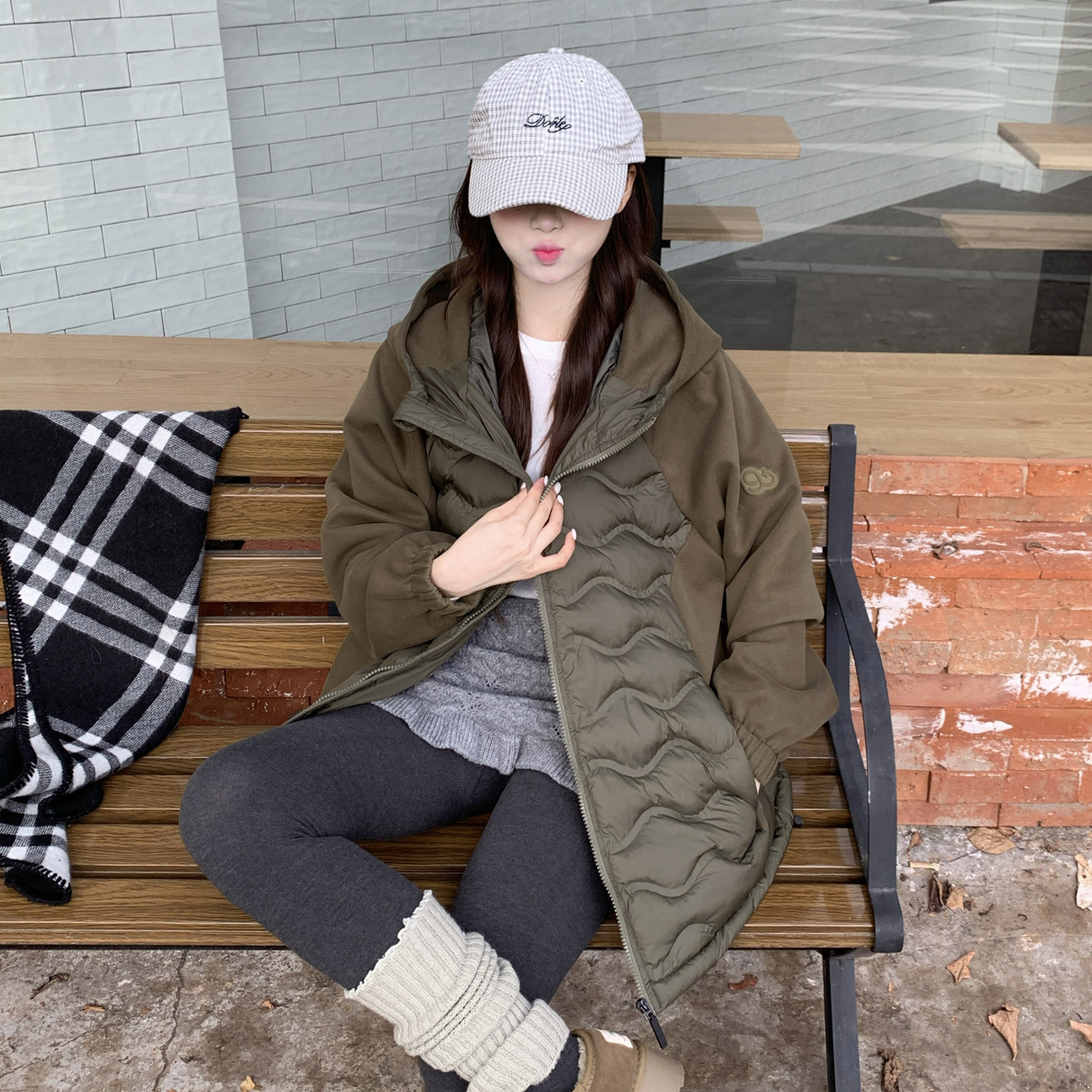 Comercio exterior ropa de algodón plumón otoño invierno 2025, nueva mujer con chaqueta de algodón caliente ligera, ropa de algodón con capuchón grande suelta