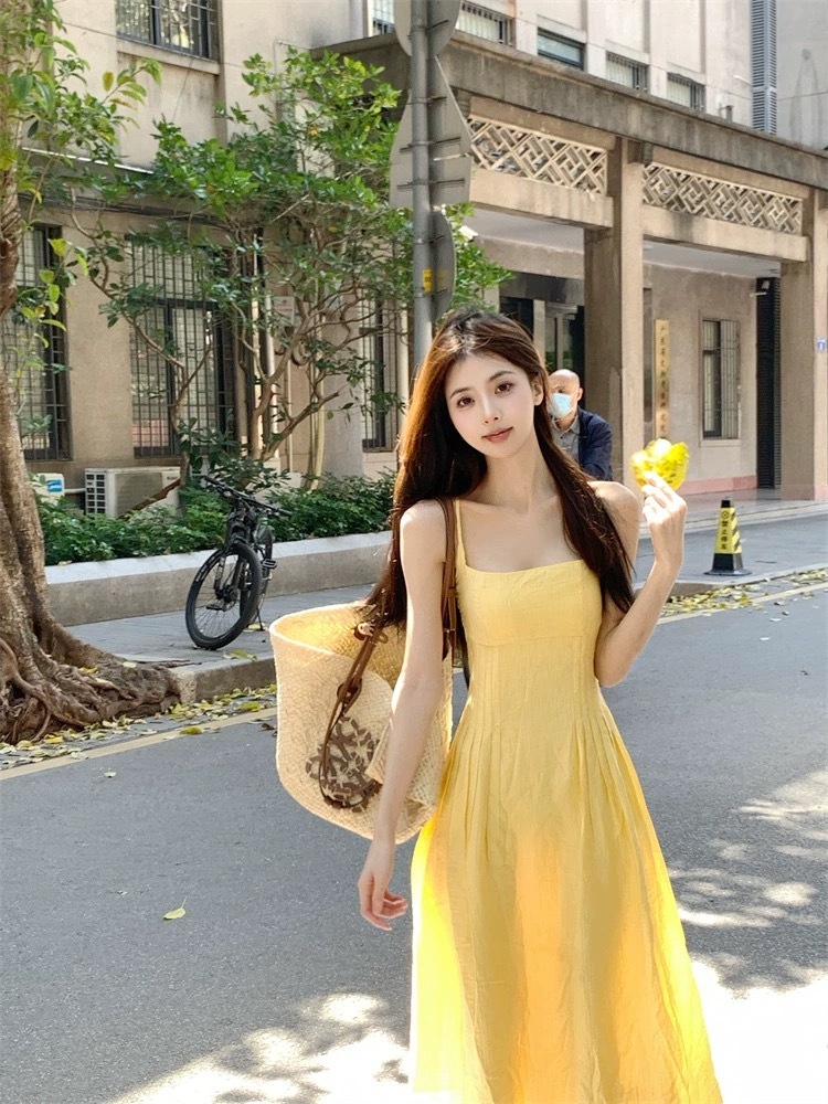 Váy liền hai dây maxi nữ màu vàng phong cách dịu dàng mùa hè — Màu vàng