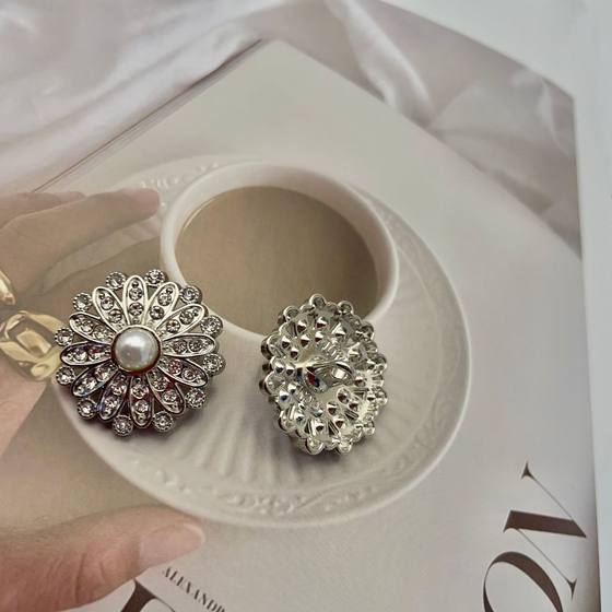 Buttons Wholesale Spot New Umbrella Pearl Diamond Flower-shaped Retro Style Metal Button Coat Trenchcoat Decorative Buckle