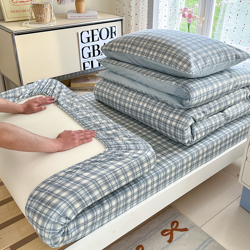 Cama de dormitorio de estudiantes universitarios de algodón de algodón de dibujos animados de tres piezas, ropa de cama, sábana, funda de edredón, juego de seis piezas