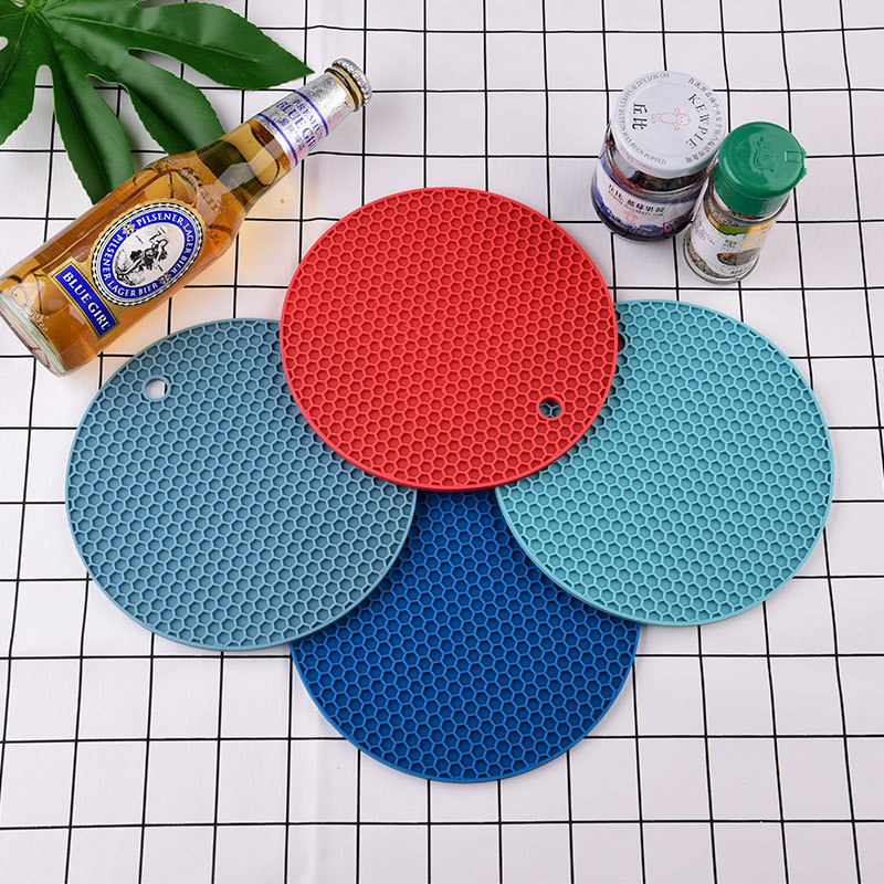 Silicone Dinner Mat with Thick Round Honeycomb Insulation Pads, Household Pot and Bowl Mats, Heatproof and Non-slip Pads, Kitchen Gadgets