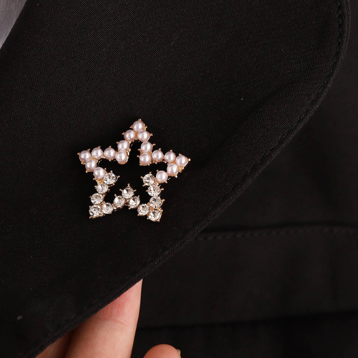 Nueva estrella de cinco puntas broche de perlas exquisita joyería de perlas broche de bola europea y americana AliExpress